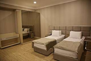 Отель Rusel Hotel Баку Просторный двухместный номер с 2 отдельными кроватями-1